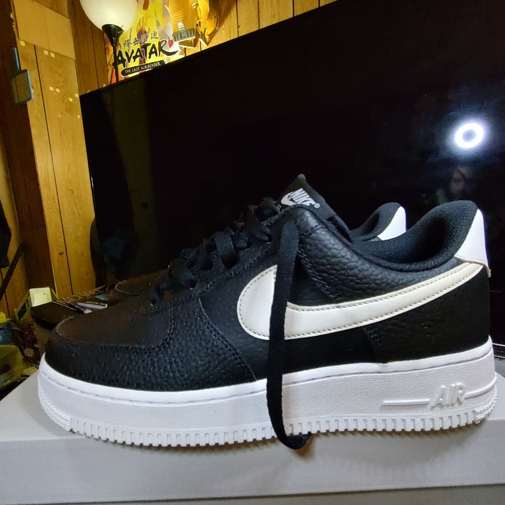 Nike Black and White Men's Low-Top Sneakers - Picture 2 of 4
